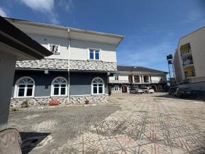 4 bedroom Terrace For Rent Lekki Phase 1 Lagos