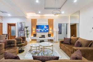 3 bedroom Flat & Apartment Short let Lekki Phase 1 Lagos