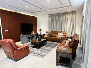3 bedroom Flat & Apartment Short let Osborne Foreshore Estate Ikoyi Lagos