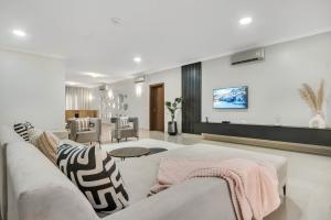 4 bedroom Flat & Apartment Short let Banana Island Road Ikoyi Lagos