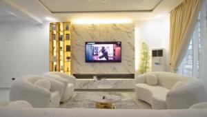 4 bedroom Shared Apartment Short let Adeniyi Jones Ikeja Lagos