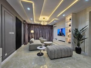 3 bedroom Block Of Flats Short let Lekki Phase 1 Lagos