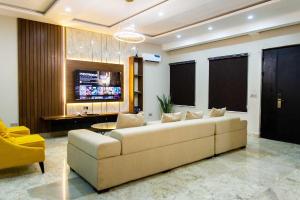 2 bedroom Block Of Flats Short let By Banex, Just 3mins Drive From Wuse 2, Mabuchi Abuja Phase 2 