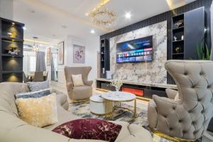 3 bedroom Block Of Flats Short let Lekki Phase 1 Lagos