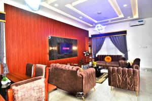 4 bedroom Studio Apartment Short let Allen Adeniyi Jones Ikeja Lagos