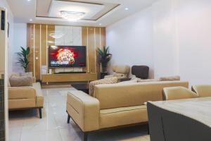 2 bedroom Block Of Flats Short let Ikeja GRA Lagos