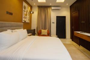 1 bedroom Studio Apartment Short let Omole Phase 2 Ojodu Lagos