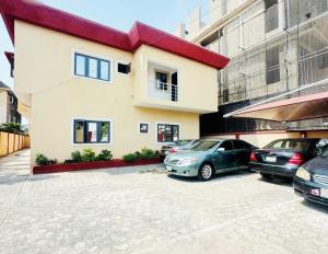 3 bedroom Flat & Apartment For Rent Lekki Phase 1 Lagos