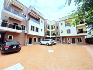 3 bedroom Flat & Apartment For Rent Lekki Phase 1 Lagos