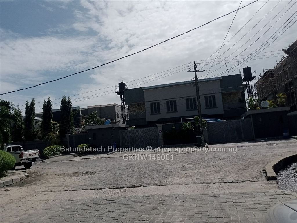 4 units of 5 bedrooms semi detached duplexes with b/q - 6 5 bedroom Duplex For Sale Off Admiralty Road Lekki Phase 1 Lagos Lekki Phase 1 Lagos - 6