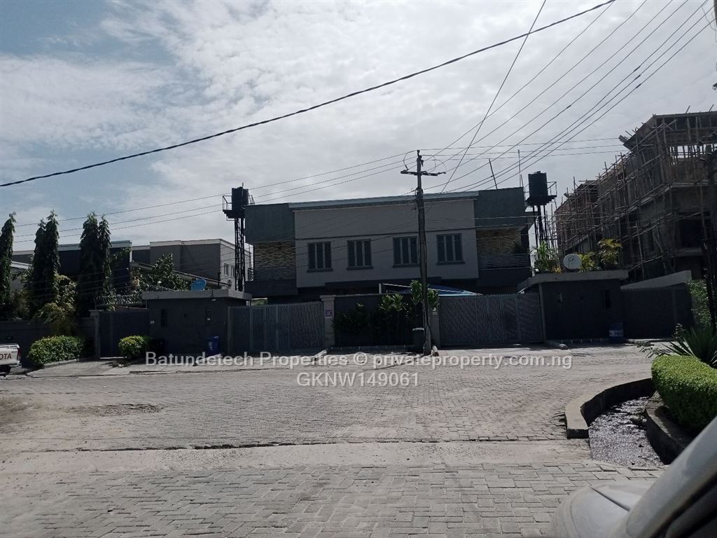4 units of 5 bedrooms semi detached duplexes with b/q - 3 5 bedroom Duplex For Sale Off Admiralty Road Lekki Phase 1 Lagos Lekki Phase 1 Lagos - 3
