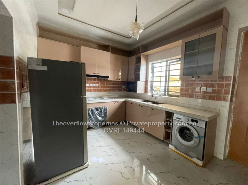 4 bedroom Terrace For Sale Pantheon 4, Orchid Road, Lafiaji Lekki Lagos - 3